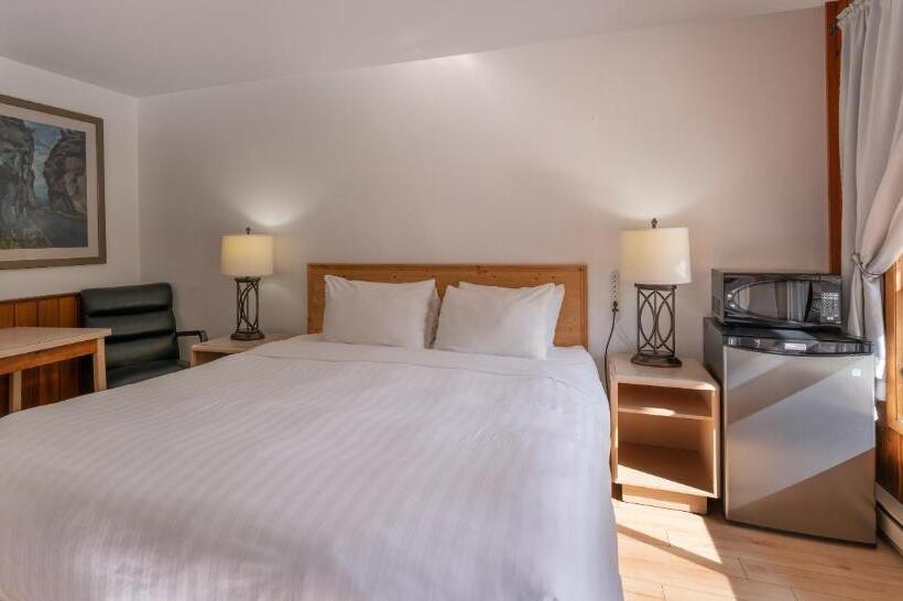 Cedar Motel