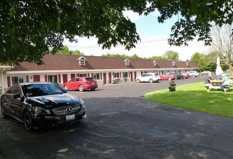 Country Squire Motel