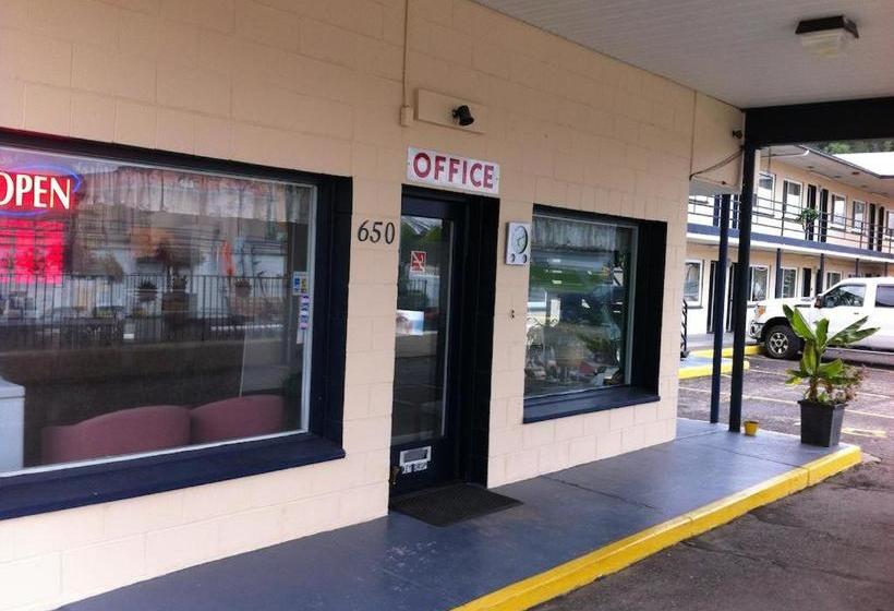 מוטל Knights Inn Prince George