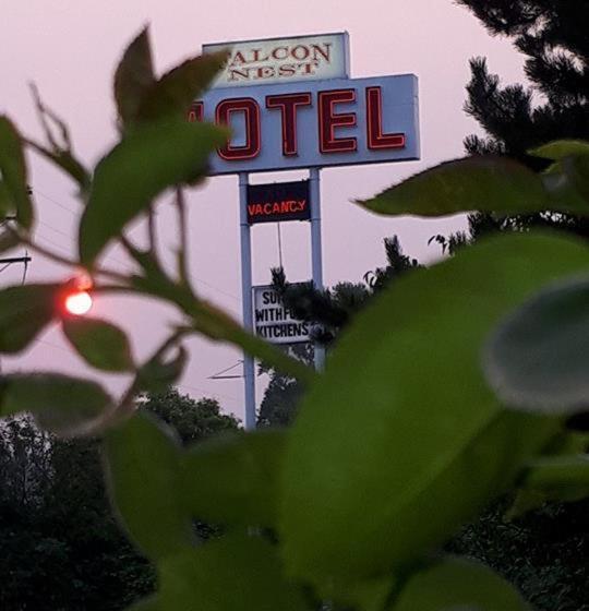 Falcon Nest Motel