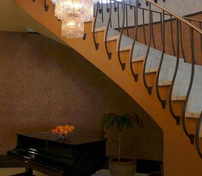 호텔 Armon Plaza Montreal Airpt, Trademark Collection By Wyndham