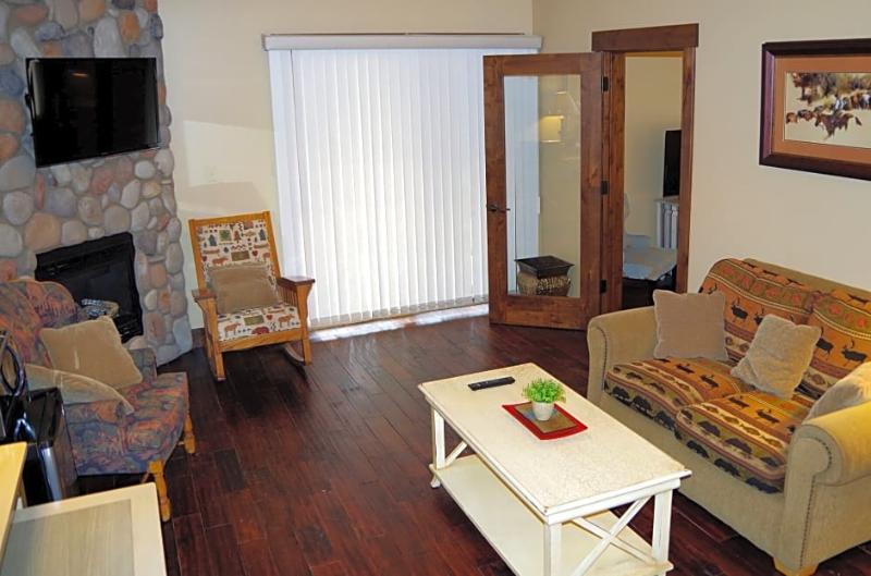 בית מלון כפרי Aspen Village