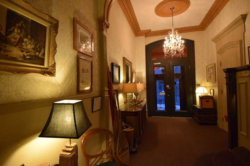 هتل Au Chateau Fleur De Lys