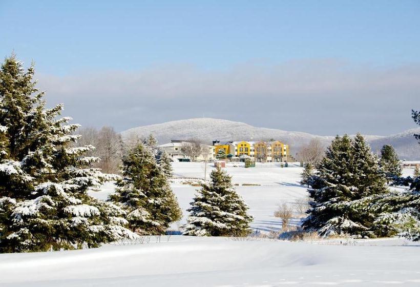 Отель Auberge Bromont