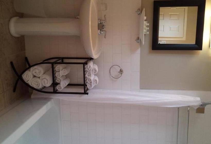 Отель Auberge Bromont