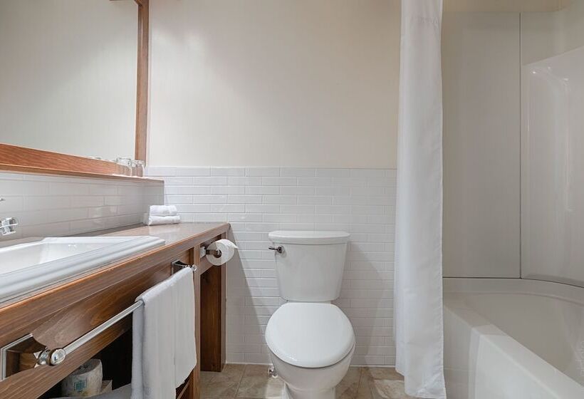 Отель Auberge Handfield Et Spa