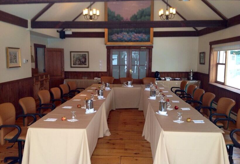 Отель Auberge Handfield Et Spa