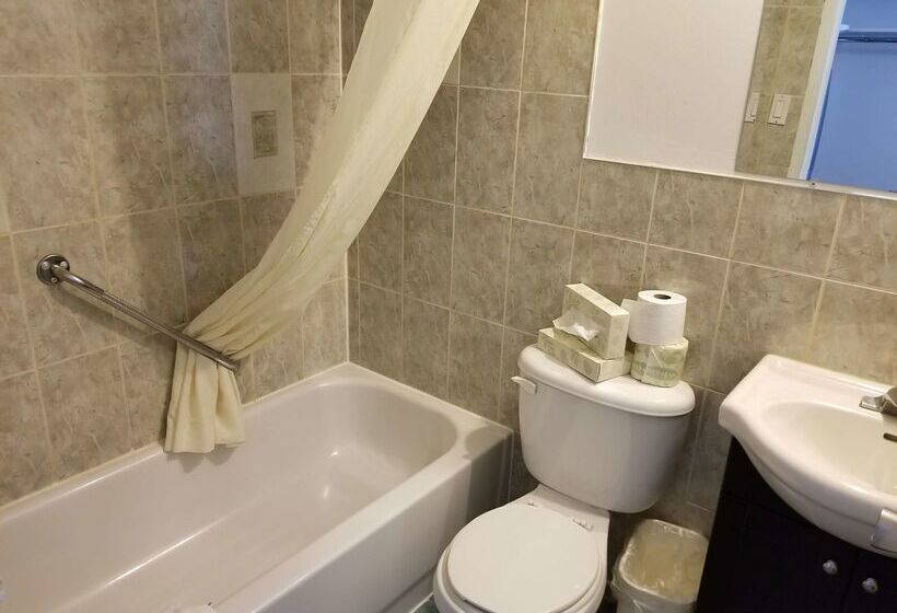 ホテル Baymont By Wyndham Montreal Airport