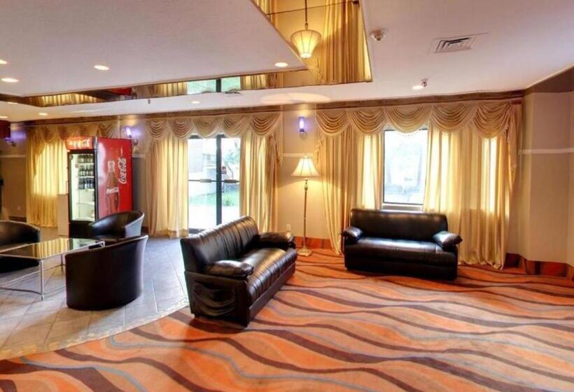 ホテル Baymont By Wyndham Montreal Airport