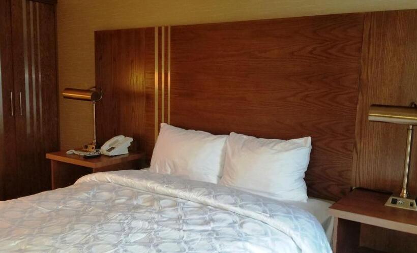 ホテル Baymont By Wyndham Montreal Airport