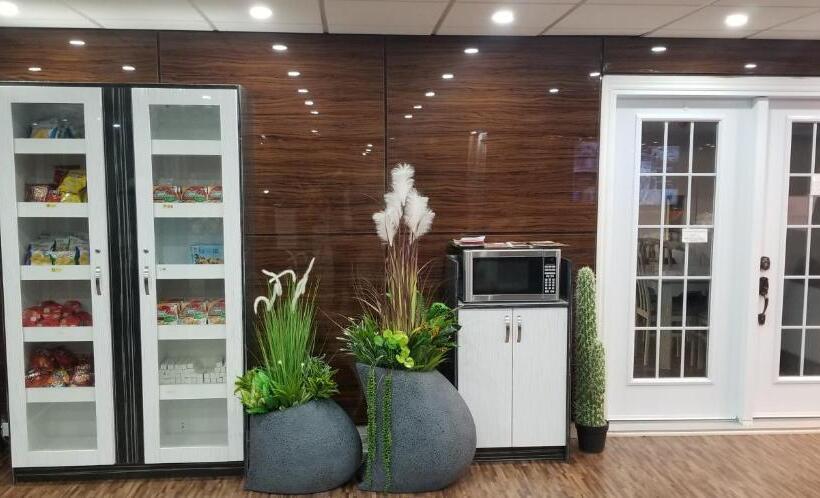 ホテル Baymont By Wyndham Montreal Airport