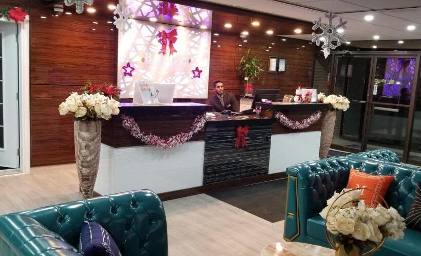 ホテル Baymont By Wyndham Montreal Airport