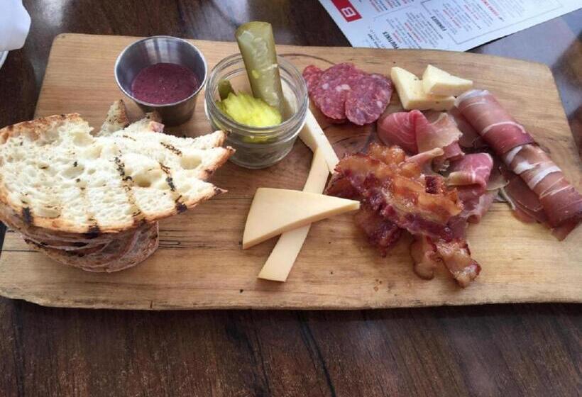 ホテル Baymont By Wyndham Montreal Airport