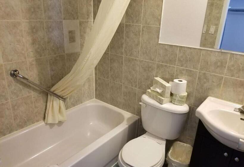 ホテル Baymont By Wyndham Montreal Airport