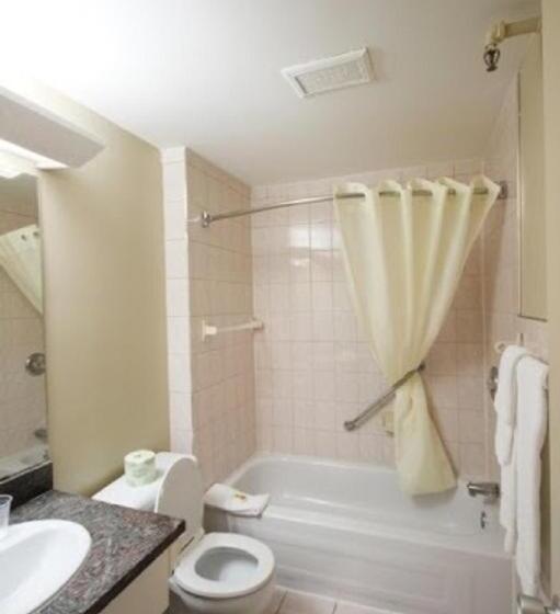 ホテル Baymont By Wyndham Montreal Airport