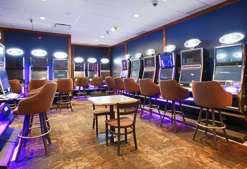 בית מלון כפרי Days Inn By Wyndham Airdrie