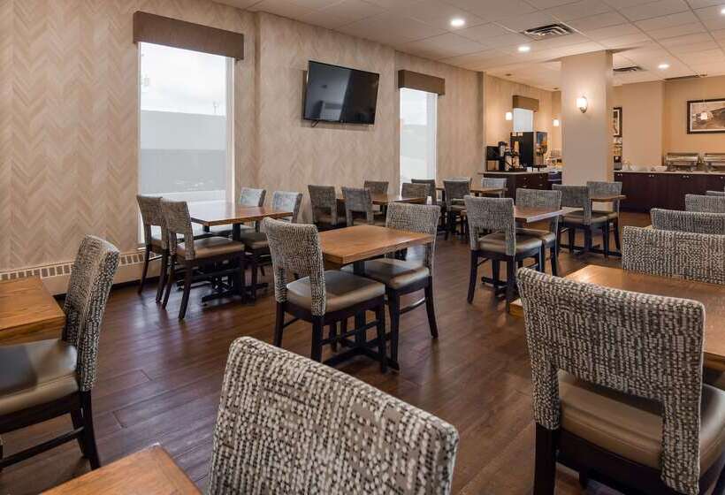 בית מלון כפרי Days Inn By Wyndham Airdrie