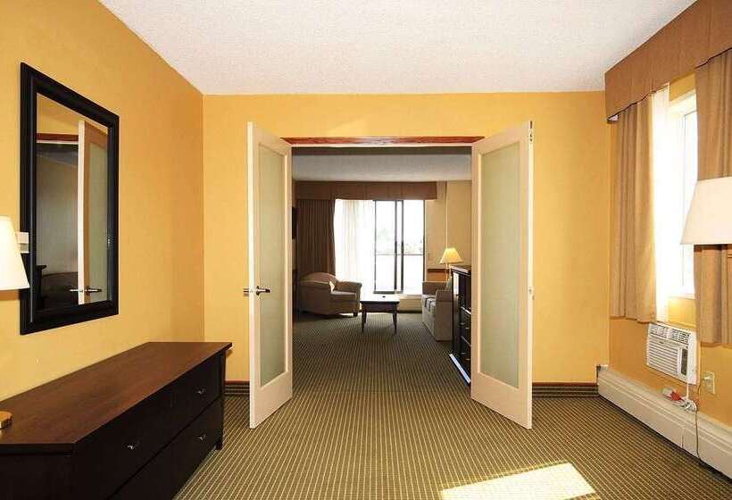 בית מלון כפרי Days Inn By Wyndham Airdrie