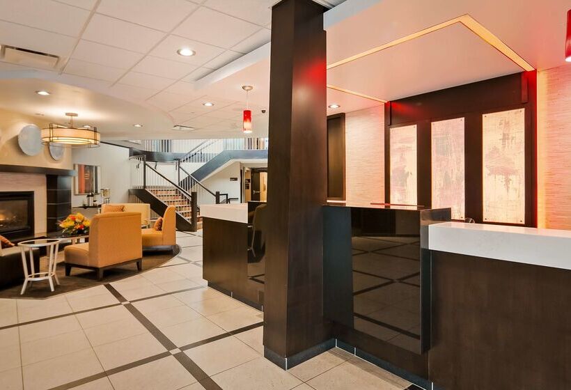 هتل Best Western Premier Denham Inn & Suites