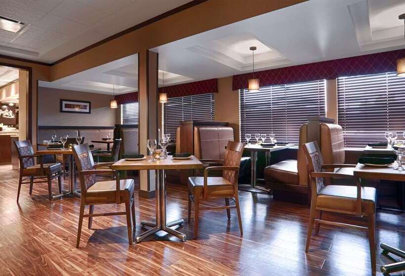 בית מלון כפרי Best Western Premier Denham Inn & Suites