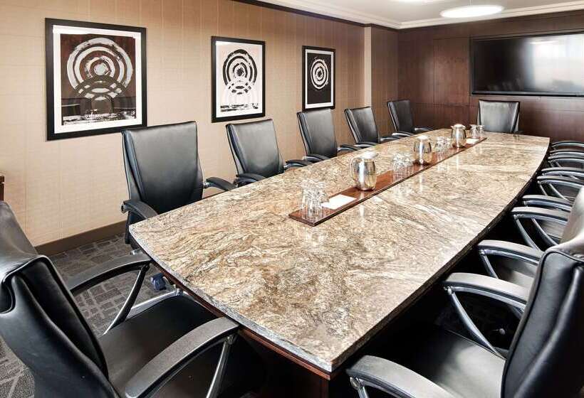 בית מלון כפרי Best Western Premier Denham Inn & Suites