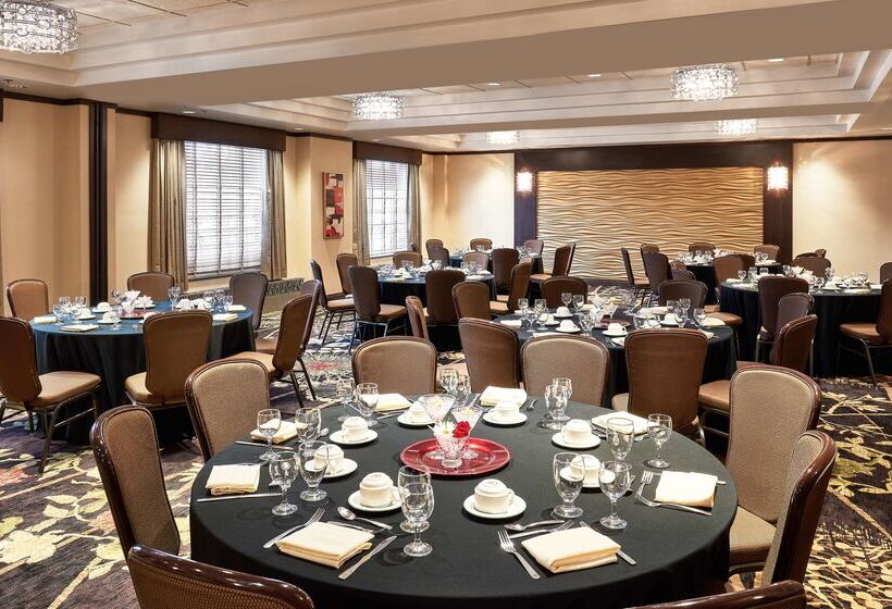 בית מלון כפרי Best Western Premier Denham Inn & Suites