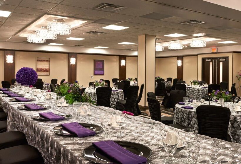 هتل Best Western Premier Denham Inn & Suites