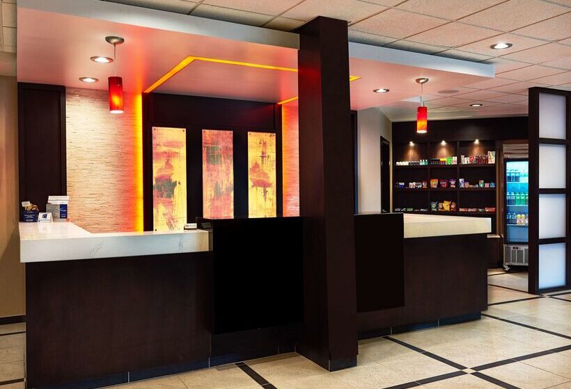 בית מלון כפרי Best Western Premier Denham Inn & Suites