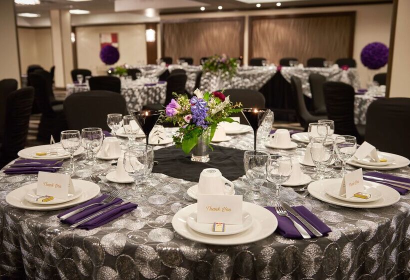 בית מלון כפרי Best Western Premier Denham Inn & Suites