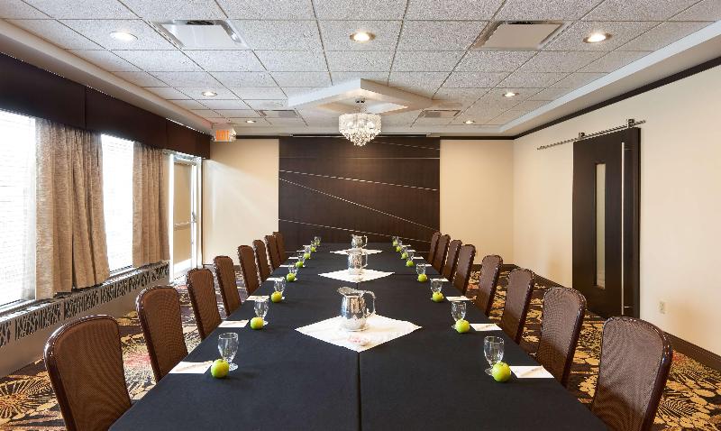 هتل Best Western Premier Denham Inn & Suites