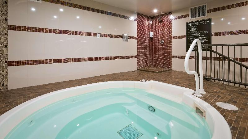 هتل Best Western Premier Denham Inn & Suites