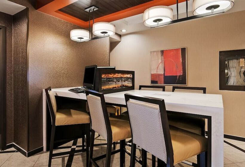 בית מלון כפרי Best Western Premier Denham Inn & Suites