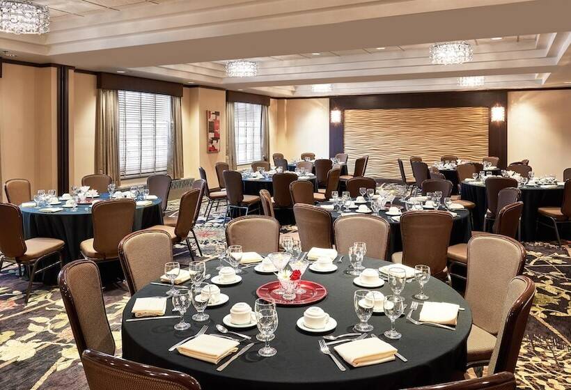 בית מלון כפרי Best Western Premier Denham Inn & Suites