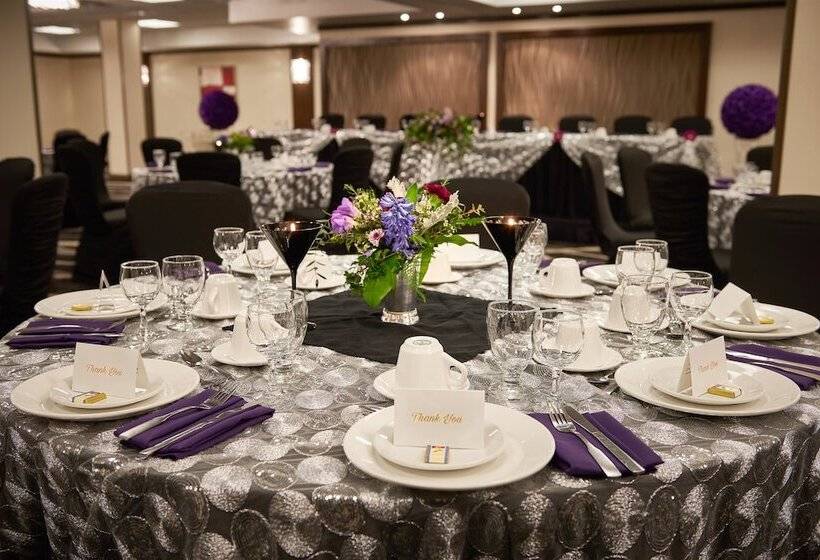 בית מלון כפרי Best Western Premier Denham Inn & Suites