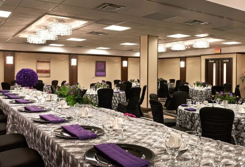 בית מלון כפרי Best Western Premier Denham Inn & Suites