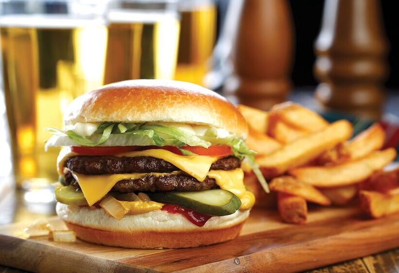 فندق Canad Inns Destination Centre Windsor Park