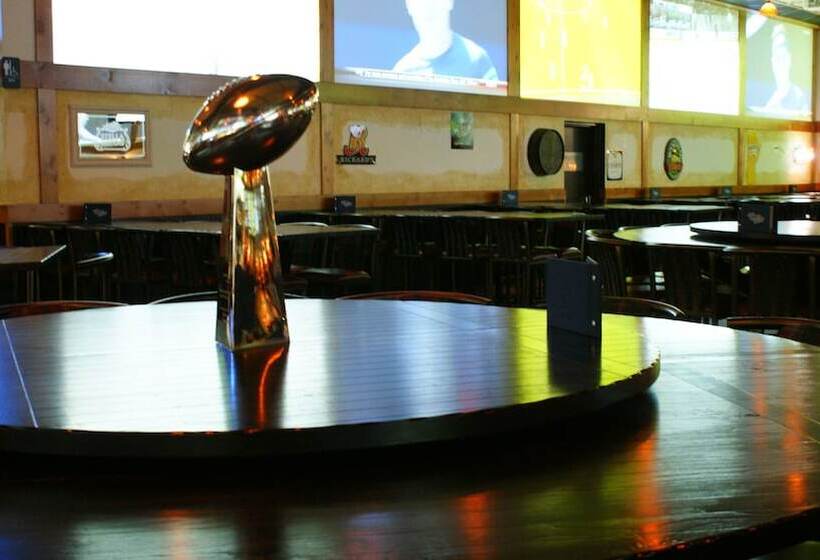 فندق Canad Inns Destination Centre Windsor Park