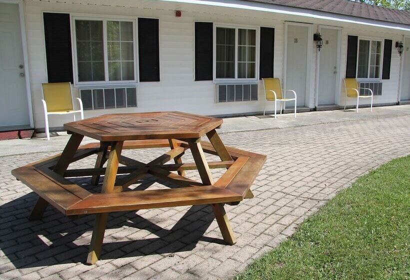 فندق Coach House Inn