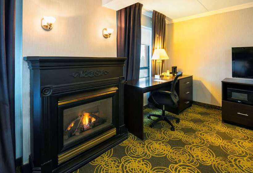 Comfort Hotel & Suites