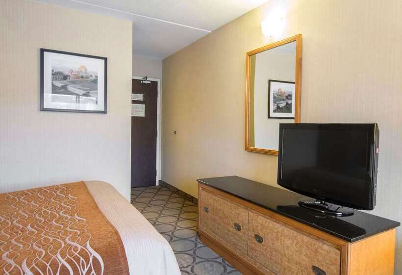 בית מלון כפרי Comfort Inn Airport East