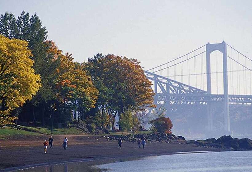 בית מלון כפרי Comfort Inn Airport East