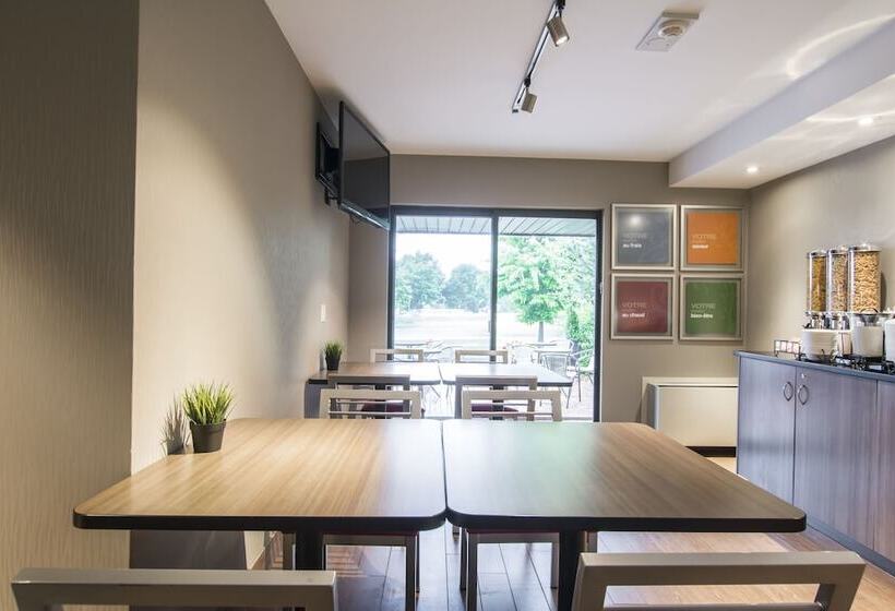 בית מלון כפרי Comfort Inn Airport East