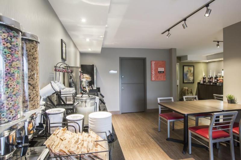 בית מלון כפרי Comfort Inn Airport East