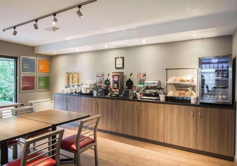 בית מלון כפרי Comfort Inn Airport East