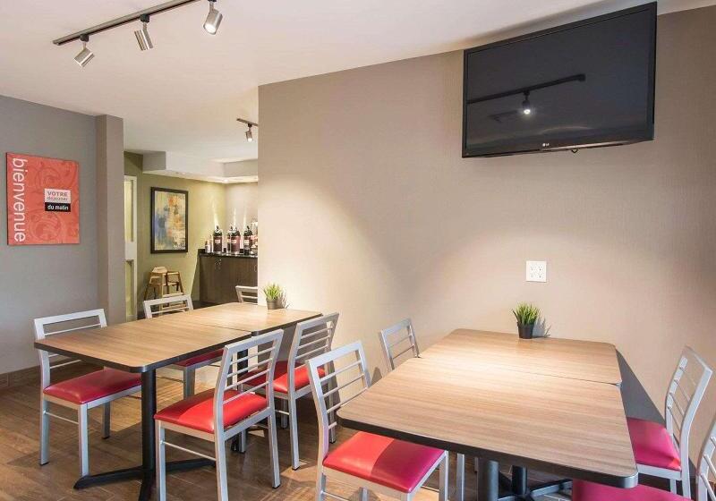 בית מלון כפרי Comfort Inn Airport East