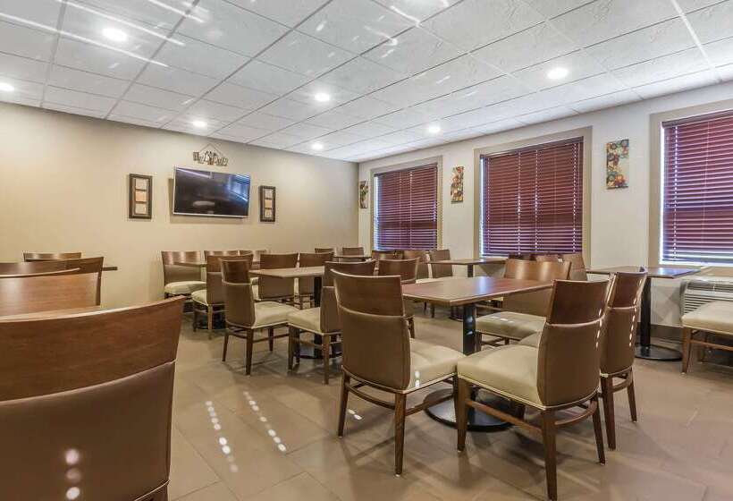 בית מלון כפרי Comfort Inn & Suites