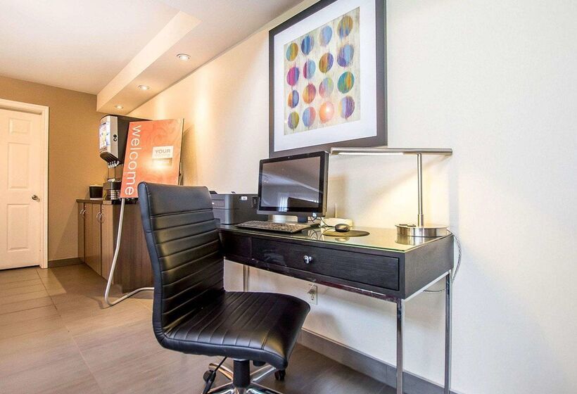 فندق Comfort Inn Kirkland Lake