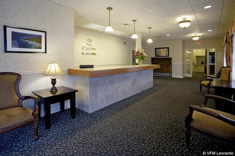Отель Comfort Inn & Suites Thousand Islands Harbour District