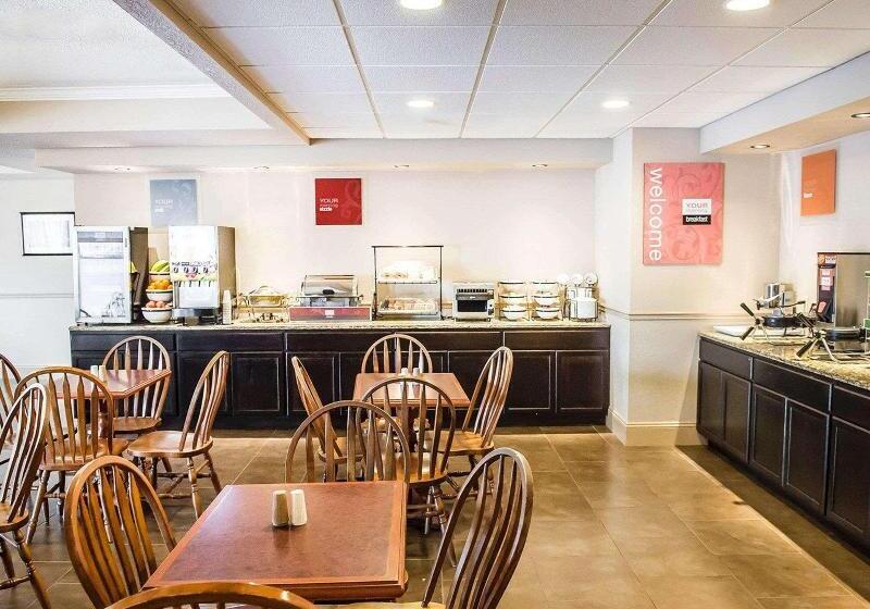 Отель Comfort Inn & Suites Thousand Islands Harbour District