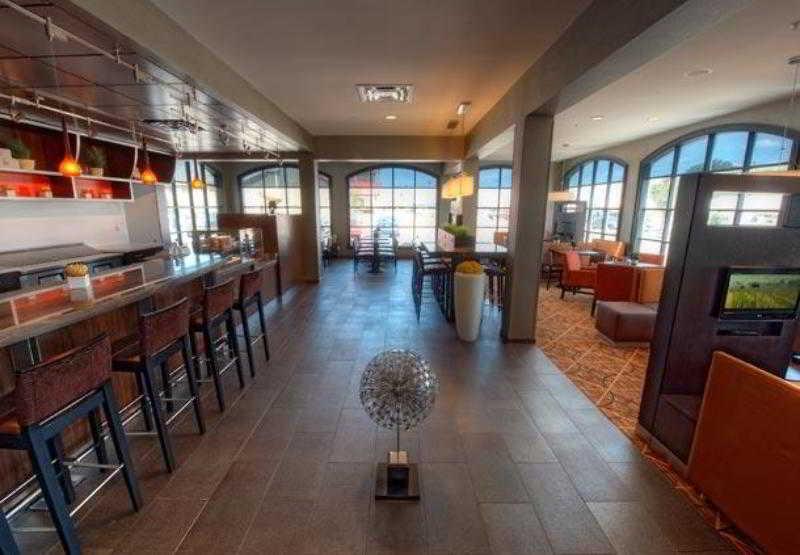 هتل Courtyard By Marriott Waterloo St. Jacobs